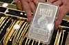 Silver and gold bars are displayed at a jewelry store in central Seoul. [YONHAP]