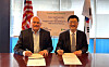 Joo Won-ho, head of HD Hyundai Heavy Industries' Naval & Special Ship Business Unit, right, and Steinar Nerbovik, president and CEO of Philly Shipyard, pose for a picture after signing a memorandum of understanding on the construction and maintenance, repair and overhaul (MRO) of warships and government-owned vessels commissioned by the U.S. government. [HD HYUNDAI]