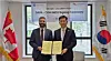 Defense Acquisition Program Administration Minister Seok Jong-gun, left, and David Perry, president of the Canadian Global Affairs Institute, pose for a photo during the signing ceremony of a memorandum of understanding held in Canada. [DAPA]