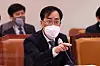 Park Jun-young, President Moon Jae-in's pick to head the Ministry of Oceans and Fisheries, answers a lawmaker during his confirmation hearing at the National Assembly on May 4. Park announced Thursday that he was giving up the nomination. [NEWS1]