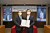 Cho Sung-hwan, CEO of Hyundai Mobis, left, and Kim Jong-hyun, CEO of LG Energy Solution, pose for a photo after signing a memorandum of understanding in Seoul on Thursday. Bahlil Lahadalia, left in the back, Investment Minister of Indonesia, and Toto Nugroho, right in the back, CEO of Indonesia Battery Corporation joined the event virtually. [HYUNDAI MOTOR]