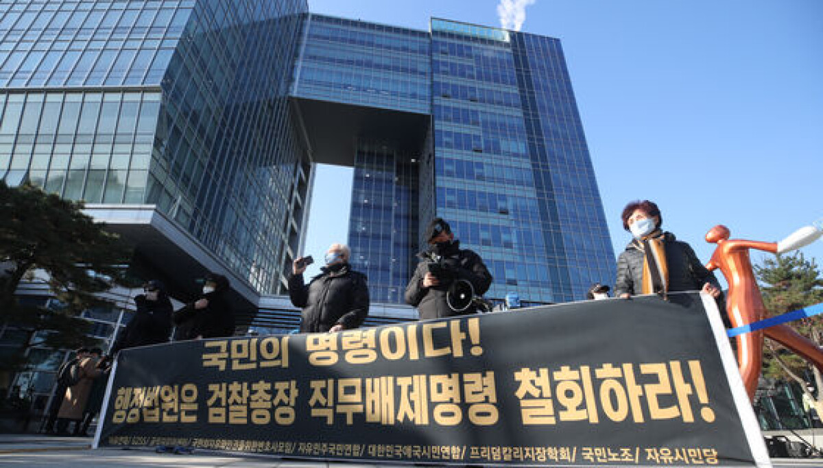 Profender Cho Sh Prosecutors implore Choo to reconsider suspension