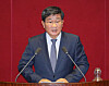 Democratic Party (DP) Rep. Jeon Hae-cheol gives an acceptance speech after being elected chairman of the Intelligence Committee on Thursday.  [YONHAP]
