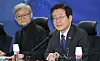 Democratic Party leader Lee Jae-myung attends a roundtable on artificial intelligence at the National Assembly in Yeouido, western Seoul on Thursday. [YONHAP]