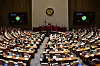 The National Assembly approves the nomination of Prime Minister Han Duck-soo on Friday after the Democratic Party, which holds a majority in the legislature, voted in favor. [YONHAP]