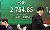 A screen in Hana Bank's trading room in central Seoul shows the stock market price as it opens on Wednesday. [YONHAP]