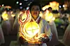 Buddhists carry lanterns in a parade during the Lotus Lantern Festival ahead of the Buddha's birthday on May 5, in downtown Seoul on April 27. [AP/YONHAP]