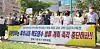 Activists hold a rally condemning the Japanese government’s decision to release contaminated water from the Fukushima nuclear power plant in front of the Japanese consulate general in Jeju City Tuesday. [NEWS1]