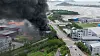 Black smoke fumes out from an ink manufacturing factory in Jeongok Industrial Complex in Hwaseong, Gyeonggi on Friday morning. [YONHAP]