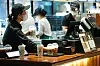 A Starbucks barista hands out orders to customers on Sept. 28 during the reusable cup day event. A free reusable cup was given with every order, and customers flooded coffee shops to get the free cups. [NEWS1]