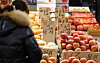 Pictured are apples and Asian pears displayed at a traditional market in Seoul. Apple wholesale prices on average skyrocketed by 95.9 percent compared to last year, almost double last year's prices, while Asian pear average wholesale prices jumped by 66.2 percent. [YONHAP]
