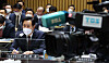 Seoul Mayor Oh Se-hoon answers questions about the city-run radio station TBS during a parliamentary inspection of the metropolitan government at the National Assembly in Seoul on Wednesday. [YONHAP]
