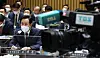 Seoul Mayor Oh Se-hoon answers questions about the city-run radio station TBS during a parliamentary inspection of the metropolitan government at the National Assembly in Seoul on Wednesday. [YONHAP]
