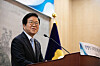Outgoing National Assembly Speaker Park Byeong-seug holds a farewell press conference at the National Assembly in Yeouido, western Seoul, Thursday. [JOINT PRESS CORPS]