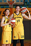 Kang Lee-seul, left, and Park Ji-su of the KB Stars pose for a picture at the KB Financial Group Training Center in Cheonan, South Chungcheong. [JOONGANG ILBO]