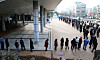 Pohang residents line up to be tested in front of the City Hall on Jan. 27, after the city government issued a directive ordering at least one person per household to be tested by Feb. 4. [YONHAP]