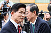 Kim Moon-soo, the presidential candidate of the People Power Party, and former Prime Minister Han Duck-soo depart after a meeting in Seoul on May 8. [NEWS1]