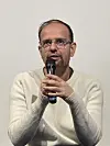 Tino Sehgal speaks to reporters during a press conference at the Leeum Museum of Art in Yongsan District, central Seoul, on Feb. 25. [YONHAP]