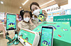 Models display KT's new LTE smartphone for kids, the KT Shinbi Kids Phone 3, on Thursday. The sale of the phone will begin Friday. [YONHAP].