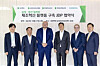 Representatives of HD Hyundai and Siemens pose for a photo after signing a deal on smart shipyards at HD Hyundai's global research and development center in Seongnam, south of Seoul, on Tuesday. [HD HYUNDAI]