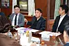 North Chungcheong Governor Kim Young-hwan talks to representatives from LG Energy Solution, Chungbuk National University and Cheongju University about the province's plans to attract more international students during a meeting on Monday. [NORTH CHUNGCHEONG PROVINCIAL OFFICE]