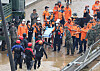 Emergency team carrying out a victim, who had died from the flooded underpass in Osong, North Chungcheong, on Saturday. The underpass was flooded after a levee along the nearby Miho River broke. [YONHAP]