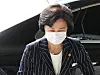Justice Minister Choo Mi-ae enters the ministry building in Gwacheon, Gyeonggi, on Friday. [YONHAP]