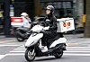 A food delivery in progress in Seoul on June 29. The coronavirus outbreak has driven a rise in online food delivery orders. [NEWS1]