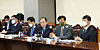 Finance Minister Choo Kyung-ho, center, and Bank of Korea Gov. Rhee Chang-yong, second from right, in a meeting held in central Seoul on Monday to discuss measures on stabilizing the financial market. [YONHAP]