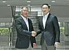 Hyundai Motor Group Chairman Euisun Chung, left, shakes hands with LG Group Chairman Koo Kwang-mo at LG Chem's battery factory in Ochang, North Chungcheong, in June. [HYUNDAI MOTOR GROUP]