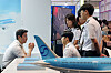 Students from Kyungwoon University’s Department of Aviation Operation receive career counseling at the Korean Air booth during the 8th Aviation Industry Job Fair held at COEX Magok at Gangseo-gu, western Seoul on Sept.16.[YONHAP]