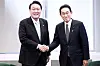 President Yoon Suk-yeol, left, and Japanese Prime Minister Fumio Kishida shake hands ahead of a bilateral meeting in New York on Wednesday. [JOINT PRESS CORPS]
