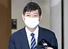 Rep. Kim Hong-gul, independent, answers a question from a reporter after the Seoul Central District Court convicts him on Tuesday for election law violation. [YONHAP]