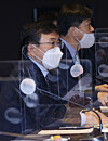 Welfare Minister Kwon Deok-cheol, head of the fund management committee of the National Pension Service, at a meeting held at a hotel in central Seoul on Friday. [YONHAP]