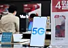 Samsung Electronics' 5G smartphone Galaxy S20 is put on display at the KT Square in central Seoul. [YONHAP]