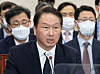 SK Inc. Chairman Chey Tae-won answers questions from lawmakers over a recent fire that broke out at an SK C&C data center and knocked out Kakao services for over 13 hours, during an audit held at the National Assembly on Monday evening. Chey took part in a session that began at 8:30 p.m., after skipping the first two sessions that took place earlier in the day. [NEWS1]