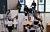 Passengers are entering Incheon International Airport Monday as Korea reported 239 imported Covid-19 cases, recording the second-largest number since the massive virus outbreak from the Navy’s Cheonghae unit destroyer dispatched to the Gulf of Aden in July. [NEWS1]
