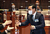 Three-time Democratic Party lawmaker Park Hong-keun shakes hands with colleagues after being elected as the party's new floor leader at the National Assembly in Yeouido, western Seoul, on Thursday afternoon. [JOINT PRESS CORPS]