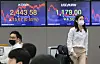 An electronic board at Hana Bank in central Seoul shows the Kospi closing at 2,443.58, up 15.67 points, or 0.65 percent, on Tuesday. The index is now at a new high for the year and is approaching a two-year high after stocks rallied for four consecutive days. [YONHAP]