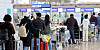 Travelers off to international destinations stand in line to check in their baggage at Incheon International Airport on Dec. 5. [NEWS1]