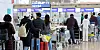 Travelers off to international destinations stand in line to check in their baggage at Incheon International Airport on Dec. 5. [NEWS1]