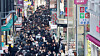 People crowd the streets of Myeongdong in central Seoul on Christmas Day on Dec. 25. Some 340 police officers have been dispatched in crowded areas to prevent accidents. [NEWS1]