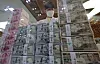 An employee sorts currency at Hana Bank’s Counterfeit Notes Response Center in Jung District, central Seoul, on Oct. 21. [YONHAP]