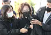 Yongsan Ward office chief Park Hee-young enters a special investigation team building in western Seoul on Nov. 18, 2022, to face questioning over the crowd crush in Seoul's Itaewon neighborhood. [YONHAP]
