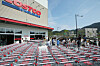 People stand in line to enter a Costco branch in Gimhae, South Gyeongsang. [YONHAP]