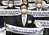 Seoul’s Minister of Culture, Sports and Tourism Hwang Hee, who will head the South Korean government delegation to the Beijing Winter Olympics which kicks off next week, attends a ceremony to launch the national team at the Olympic Hall in Songpa District, southern Seoul, Tuesday. [JOINT PRESS CORPS]