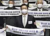 Seoul’s Minister of Culture, Sports and Tourism Hwang Hee, who will head the South Korean government delegation to the Beijing Winter Olympics which kicks off next week, attends a ceremony to launch the national team at the Olympic Hall in Songpa District, southern Seoul, Tuesday. [JOINT PRESS CORPS]