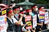 Korean Air Lines' labor union protests Seoul city’s proposal to turn a company-owned plot on Songhyun-dong in central Seoul into a park in front of Seoul City Hall in central Seoul on Thursday. [NEWS1]
