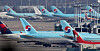 Passenger planes sit on the tarmac at Incheon International Airport in Yeongjong Island on Tuesday. International flights are being cancelled around the world as border regulations tighten due to the rapidly spreading Omicron variant. Some flights that are suspended include those traveling to Shenyang, China. The Chinese government at the end of last year suspended flights traveling between Incheon and Shenyang for two weeks after eight passengers on a Korean Air flight were confirmed to have contracted the Omicron variant. Other airliners are also suspending flights to destination such as Guam. [YONHAP]