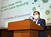 Korean Vice Environment Minister Hong Jeong-kee Thursday speaks on climate change policy at the Korea Economic Forum, attended by business leaders, officials and diplomats, at the Lotte Hotel in Sogong-dong, central Seoul. [PARK SANG-MOON]